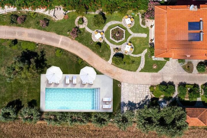 Windmill Villa photo 5