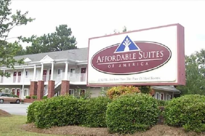 Affordable Suites Shelby photo 2