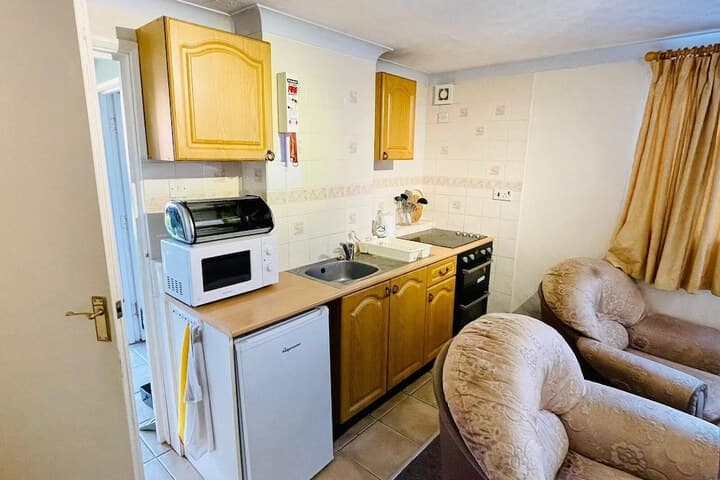 Lyndene Holiday Apartments photo 5