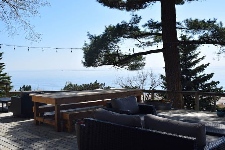 Looking Glass Beachfront Inn photo 5