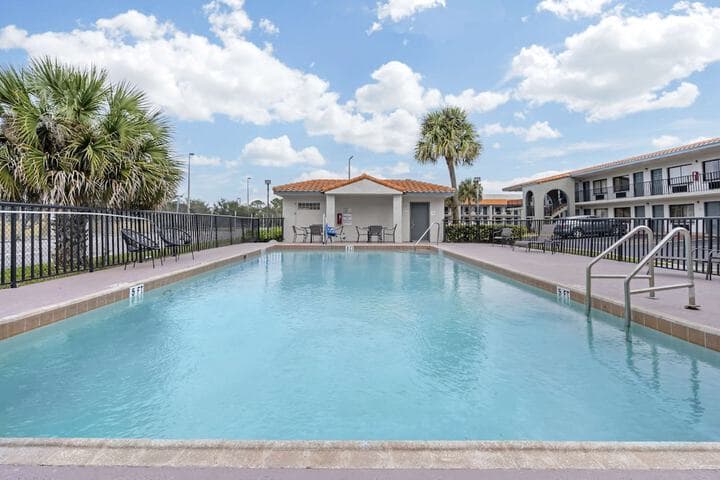 Quality Inn & Suites Orlando East UCF Area photo 5