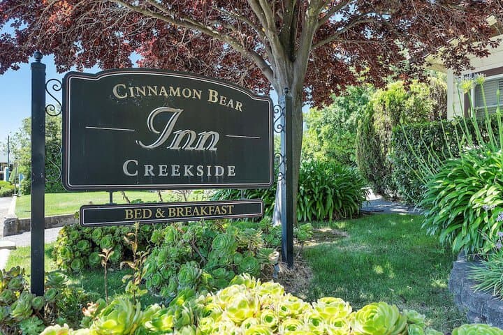 Cinnamon Bear Creekside Inn photo 4