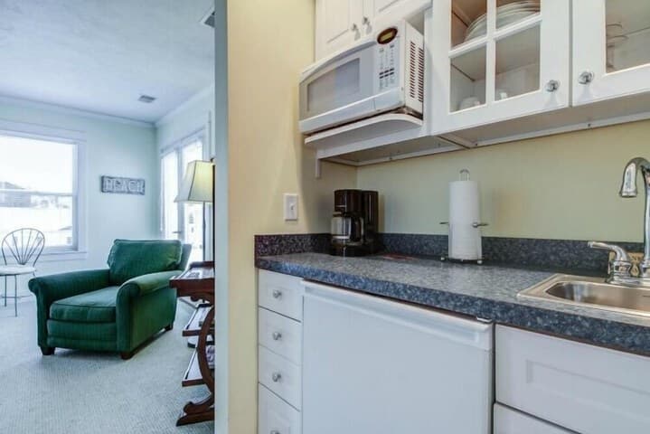 Captains Cottage Suites photo 3