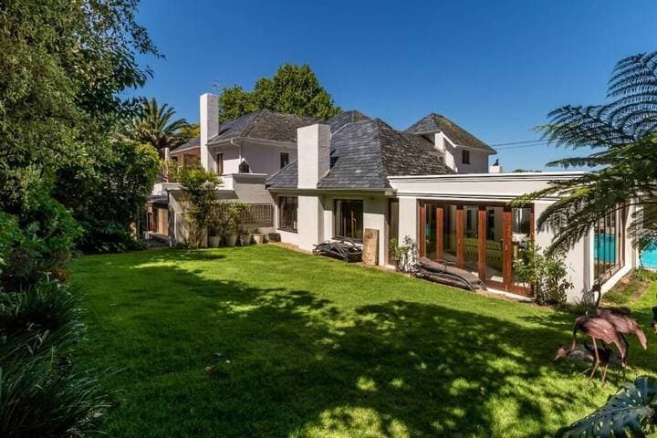 Fernwood Manor photo 2