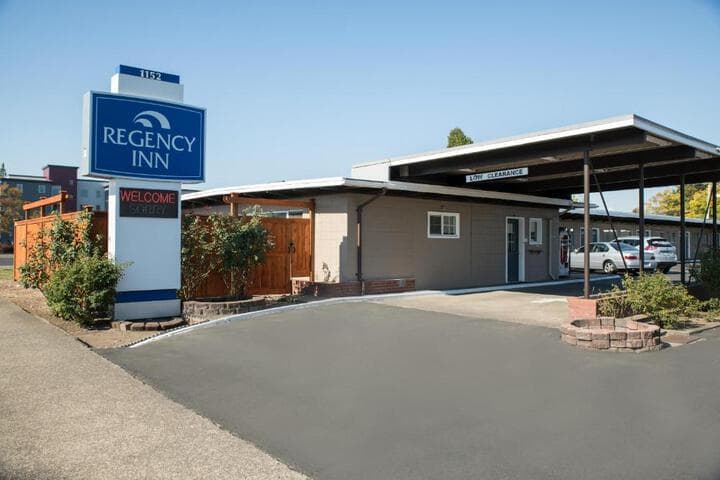 Regency Inn photo 4