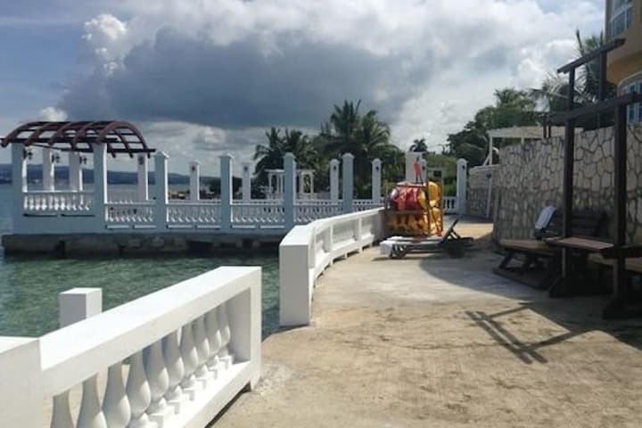 Waters Edge Guest House photo 4