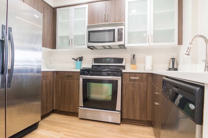 Glendon Apartments photo 5