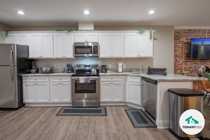 Baltimores Best Home Away From Home 2 Bedroom Apts by Redawning photo 3