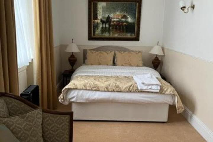 The Saracens Head Hotel photo 1