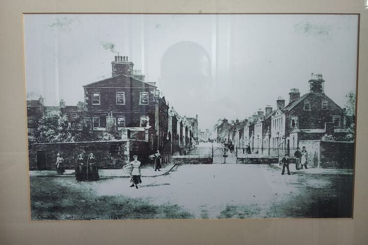 Number 52 Charlotte Street photo 4