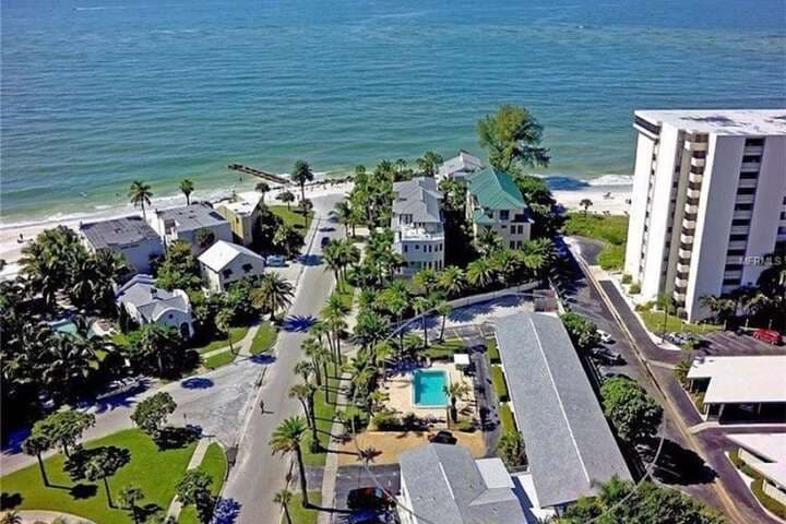 Gulf Holiday by Beachside Management photo 2