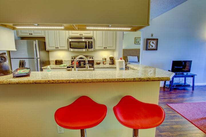 Sunshine Suites at Hillcrest photo 4