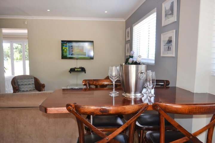 Seabreeze Luxury Two Bedroom Penthouse photo 3