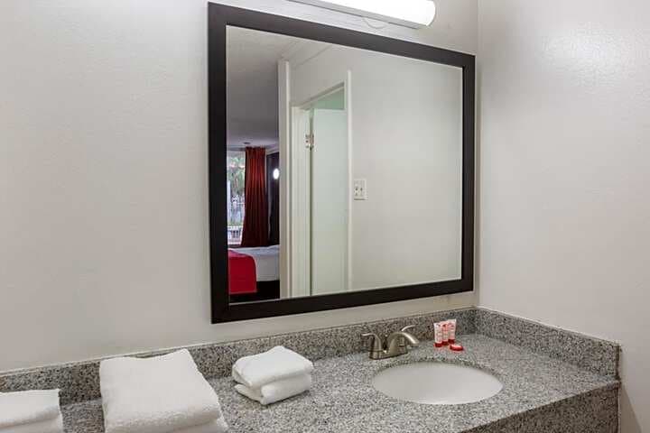 Travelodge by Wyndham Baton Rouge East photo 2