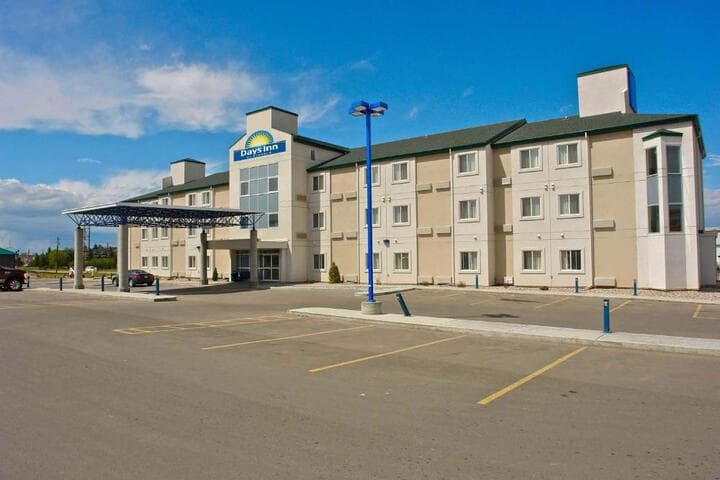 Days Inn by Wyndham Stony Plain photo 2