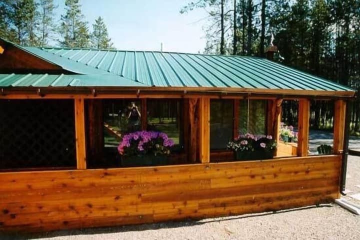 Silverwolf Log Chalet Resort photo 3