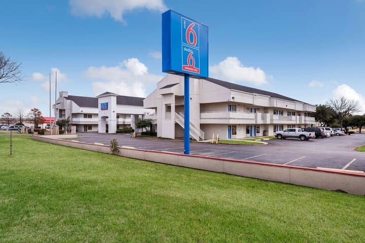 Motel 6 Irving TX Irving DFW Airport East photo 2