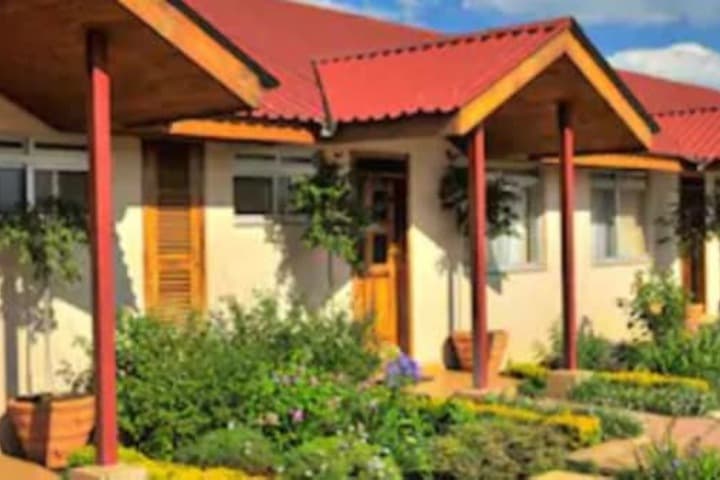 Shakespeare Court photo 3