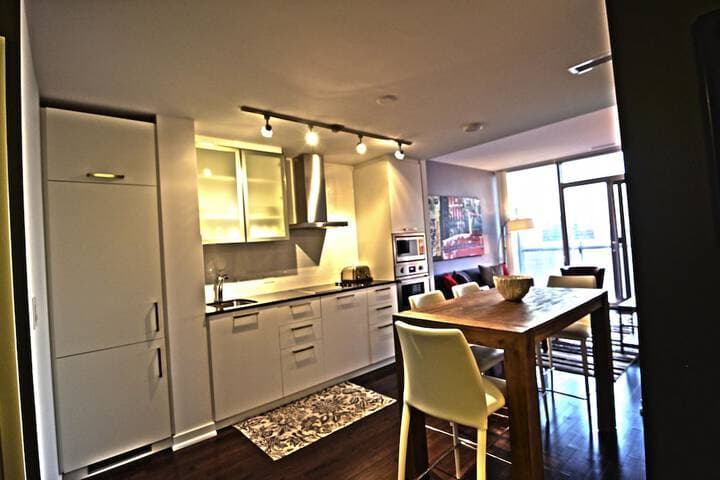 Toronto Escape Onyx Suite photo 4