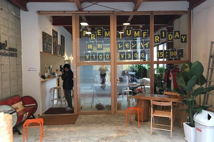 fan ABURATSU Sports Bar & Hostel photo 4