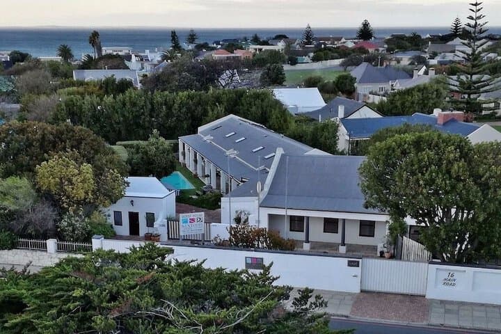 Sixteen Guest House on Main photo 4