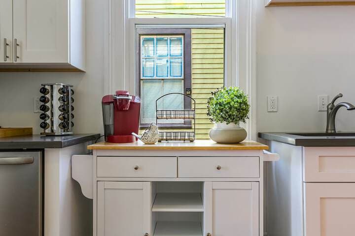Vibrant Uptown Condos photo 5