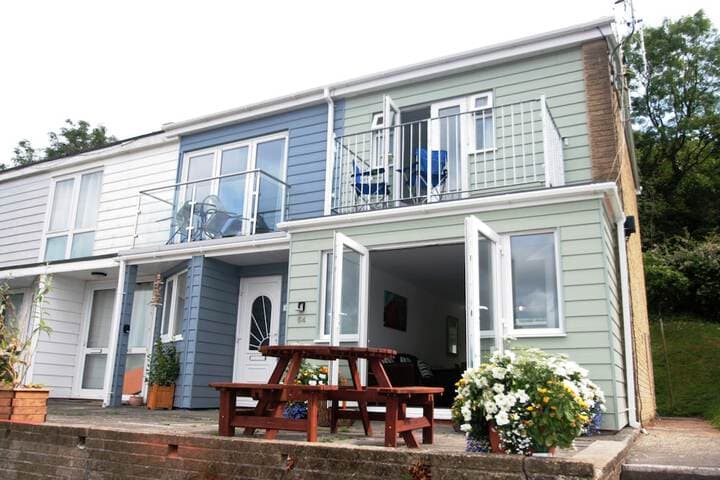 Freshwater Bay Holiday Cottages photo 5