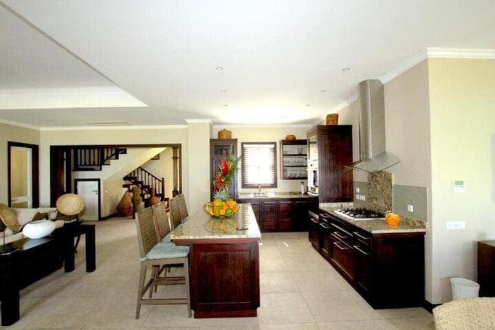 Luxurious Villa photo 5