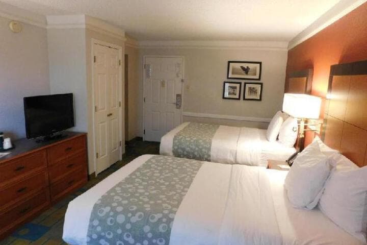 Days Inn & Suites by Wyndham Schaumburg photo 3