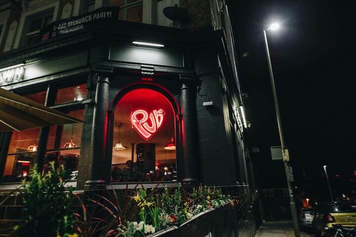 PubLove at the Crown Battersea Hostel photo 5