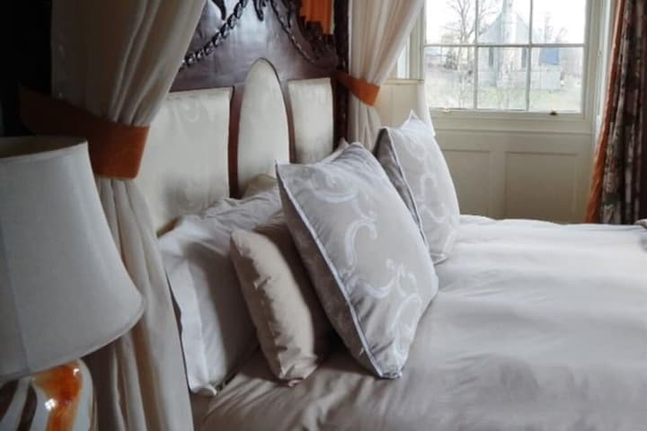 Westgate Manor photo 2