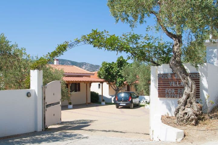 Four Seasons Villas photo 3