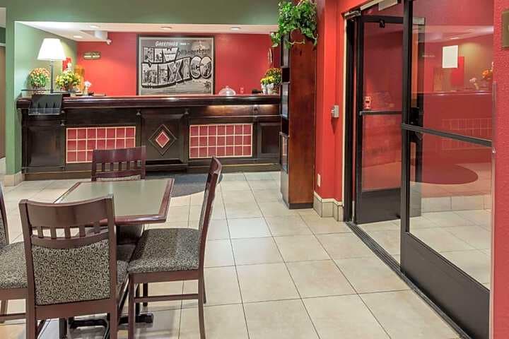 Super 8 by Wyndham Albuquerque Airport photo 2