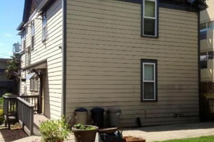 Capitol Hill Apartments photo 2