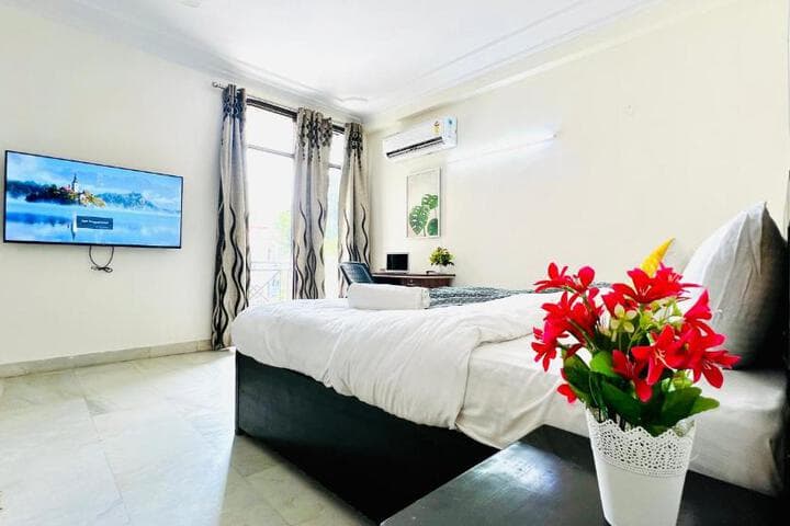 BluO Studio Defence Colony BathTub Kitchen photo 3