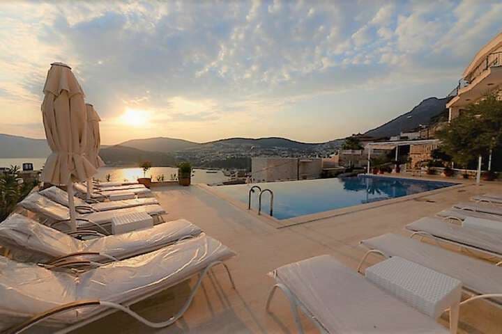 Emilia Luxury Apartments photo 3