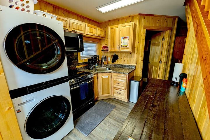Yellowstones Treasure Cabins photo 4