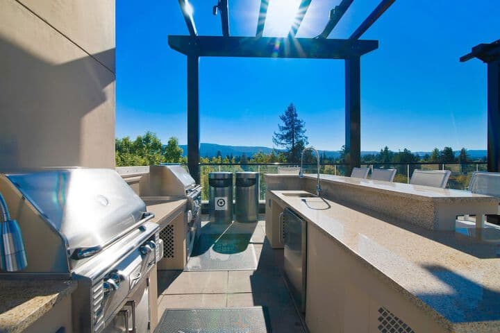 Global Luxury Suites at Mountain View photo 4