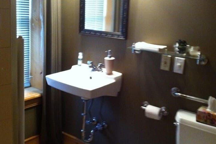 Emilyville Inn photo 4