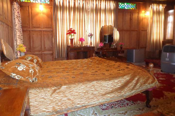 Alif Laila Group of Houseboats photo 5