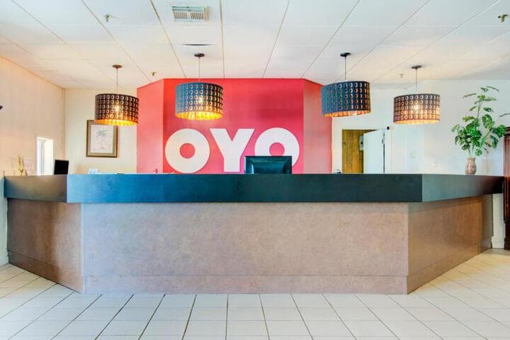 OYO Hotel Dundee by Crystal Lake photo 5