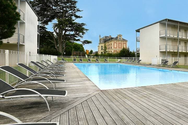 LʼHoumeau destination view