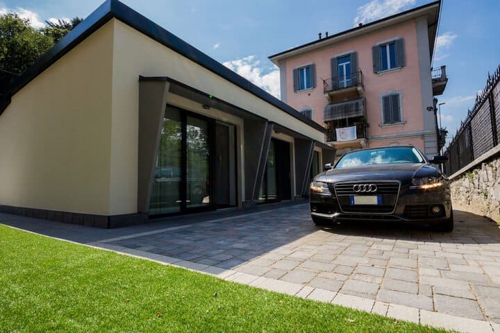 HOMIQUO Royal Suite Como Lake photo 4