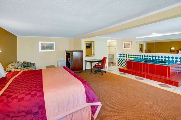 Rodeway Inn & Suites Saginaw MI photo 4