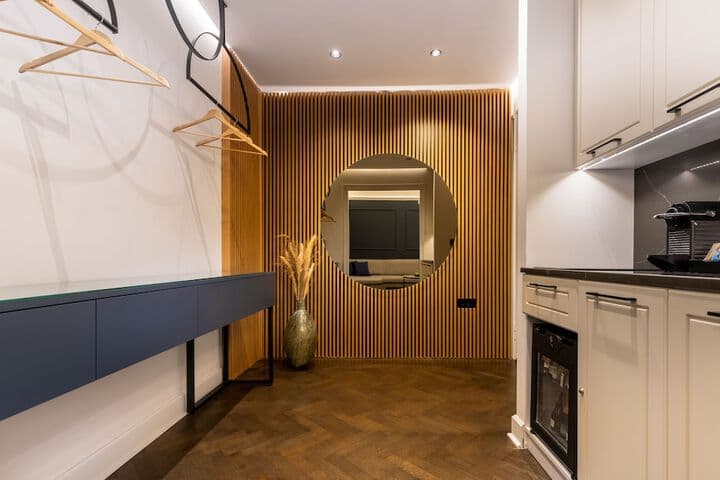 One Luxury Suites photo 5