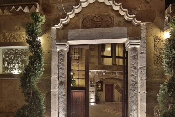 Explorer Cave Hotel photo 5
