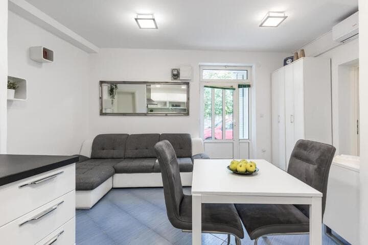 Charming Apartment photo 1