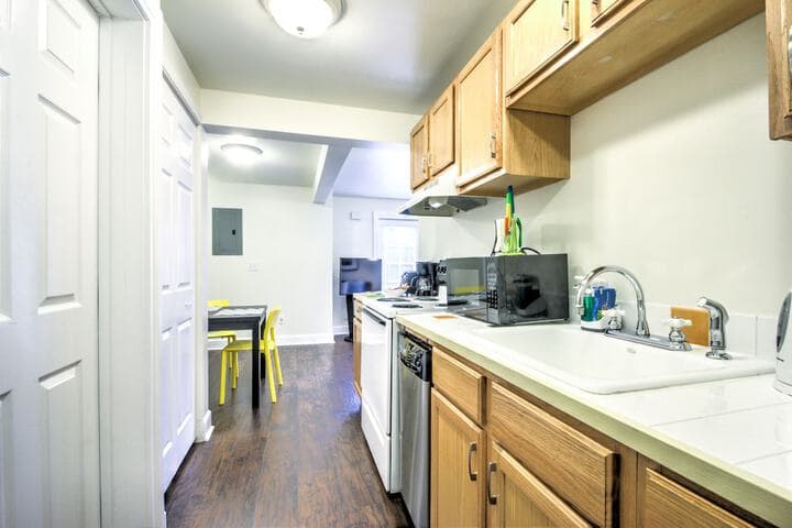 Capitol Hill Apartments photo 4