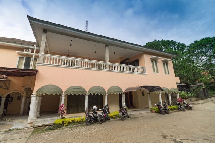 RedDoorz near Kebun Raya Bogor photo 4
