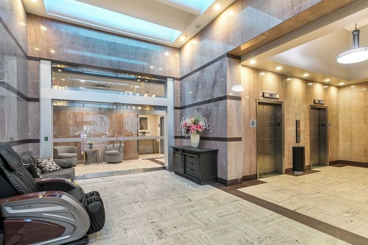 Modern Condos in California Building by Hosteeva photo 2
